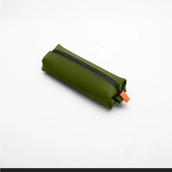 Tooletries The Koby Mini Dopp Kit Toiletries/Makeup bag Olive Green - Picture 1 of 13